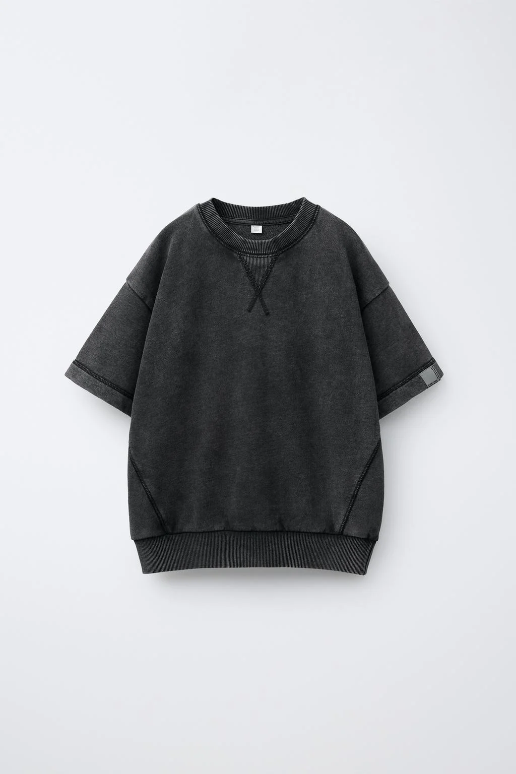 ФУТБОЛКА ИЗ ПЛЮША С НАКЛЕЙКОЙ