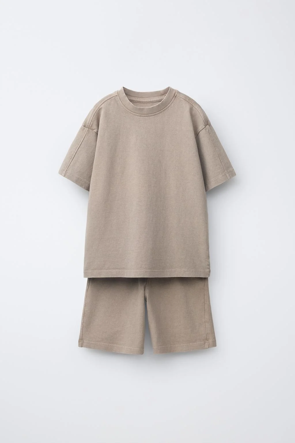ФУТБОЛКА И ШОРТЫ-БЕРМУДЫ С ПРОСТЫМ ОКРАШИВАНИЕМ ТКАНИ — PACKS | SETS