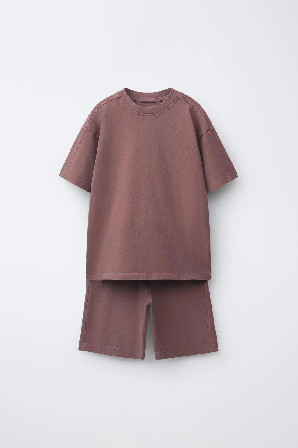 ФУТБОЛКА И ШОРТЫ-БЕРМУДЫ С ПРОСТЫМ ОКРАШИВАНИЕМ ТКАНИ — PACKS | SETS