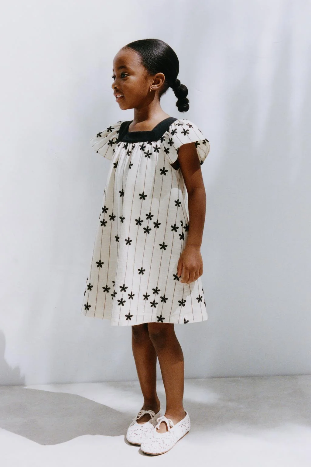 Вышитое платье с цветочным узором