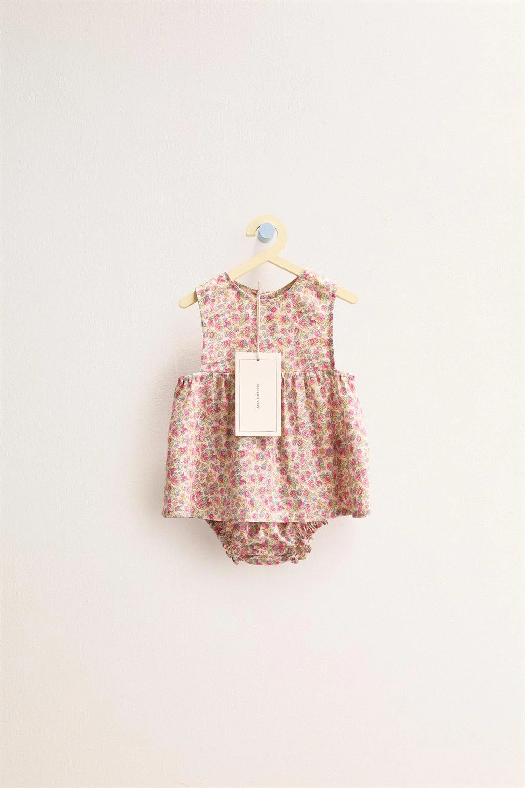 ЗАРА ВЕЧНАЯ КЛАССИКА - НАБОР ИЗ ЛЬНЯНОЙ СМЕСИ С ЦВЕТОЧНЫМ ПРИНТОМ — Коллекция