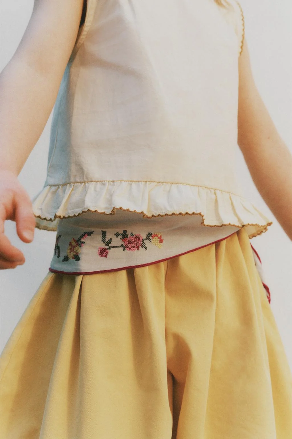 Косынка с вышивкой крестиком