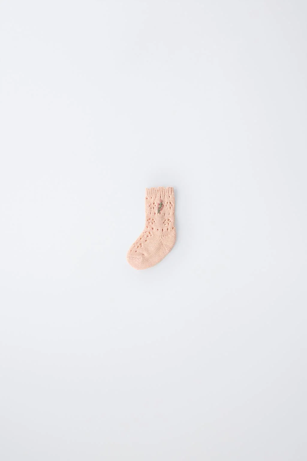 ЧУЛКИ С ЦВЕТНЫМИ ВЫШИВКАМИ И РЕШЕТЧАТЫМ УЗОРОМ