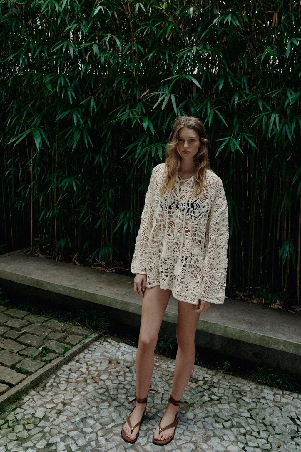 ВЯЗАНОЕ ПЛАТЬЕ С РЕЗНЫМ УЗОРОМ И КИСТЯМИ — THE NEW