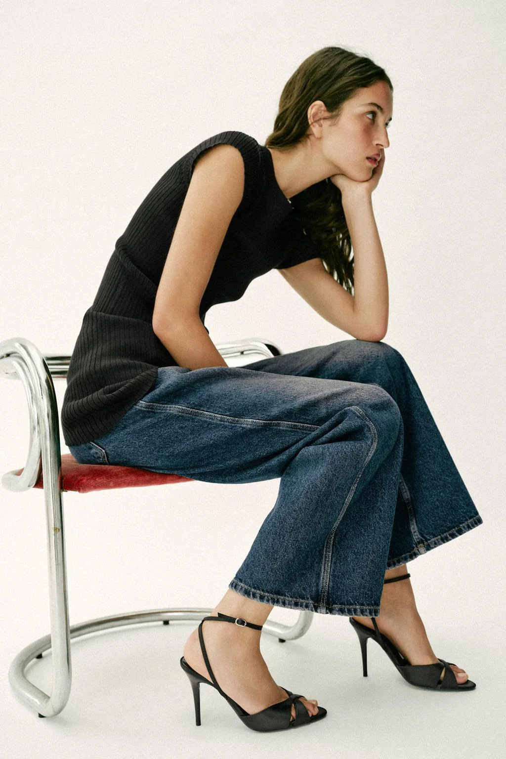 САНДАЛИ НА ВЫСОКОМ КАБЛУКЕ С ЭФФЕКТОМ ШЕЛКА