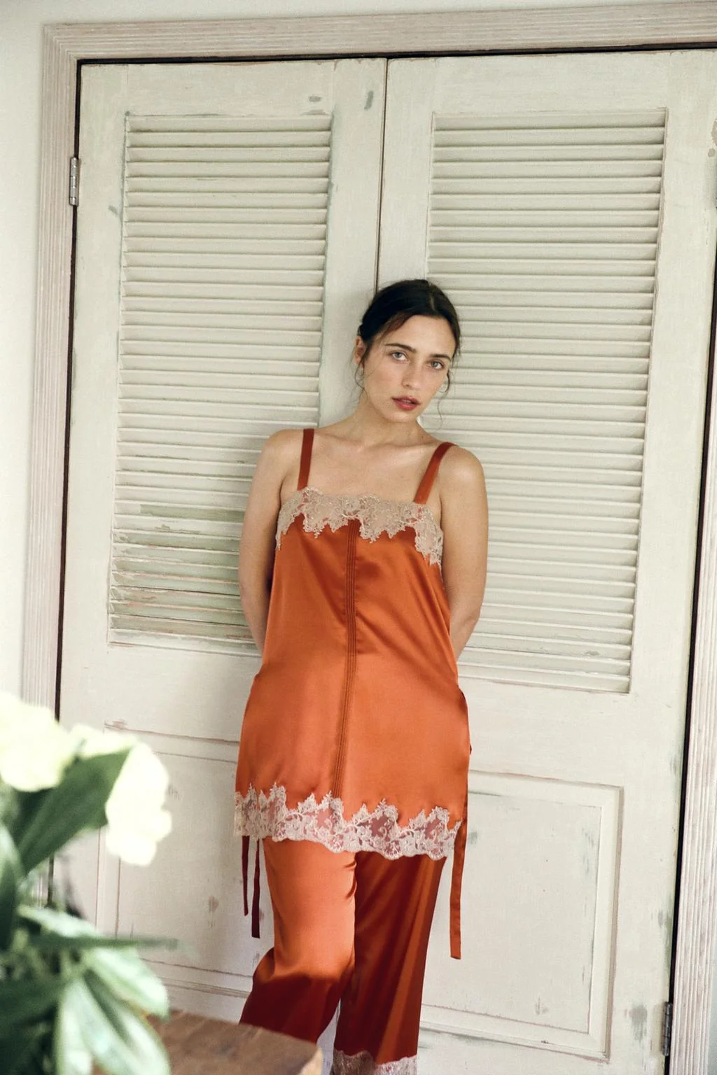 ШИРОКИЕ БРЮКИ ИЗ САТИНА С ВЫШИВКОЙ