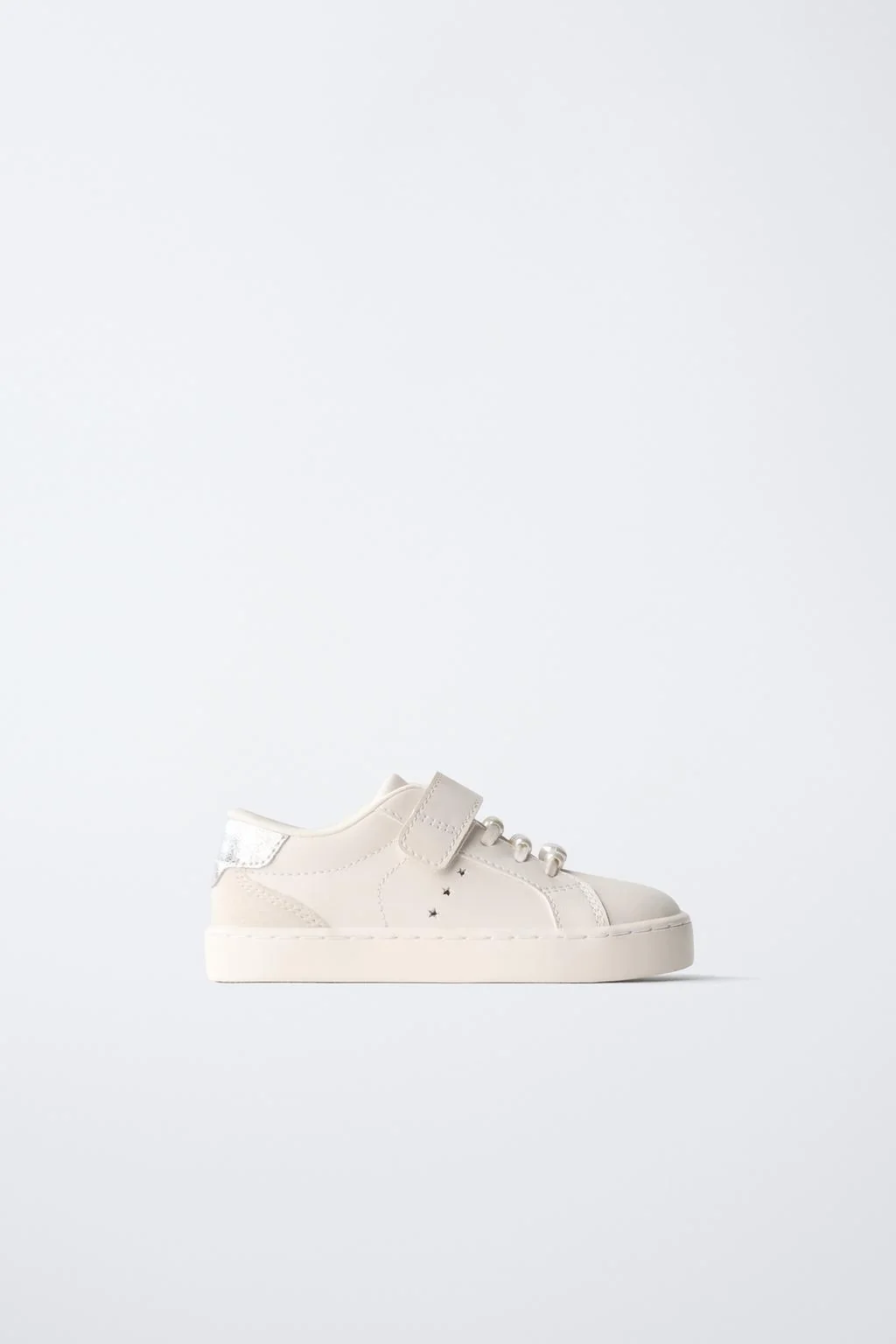 Кроссовки с жемчужным декором