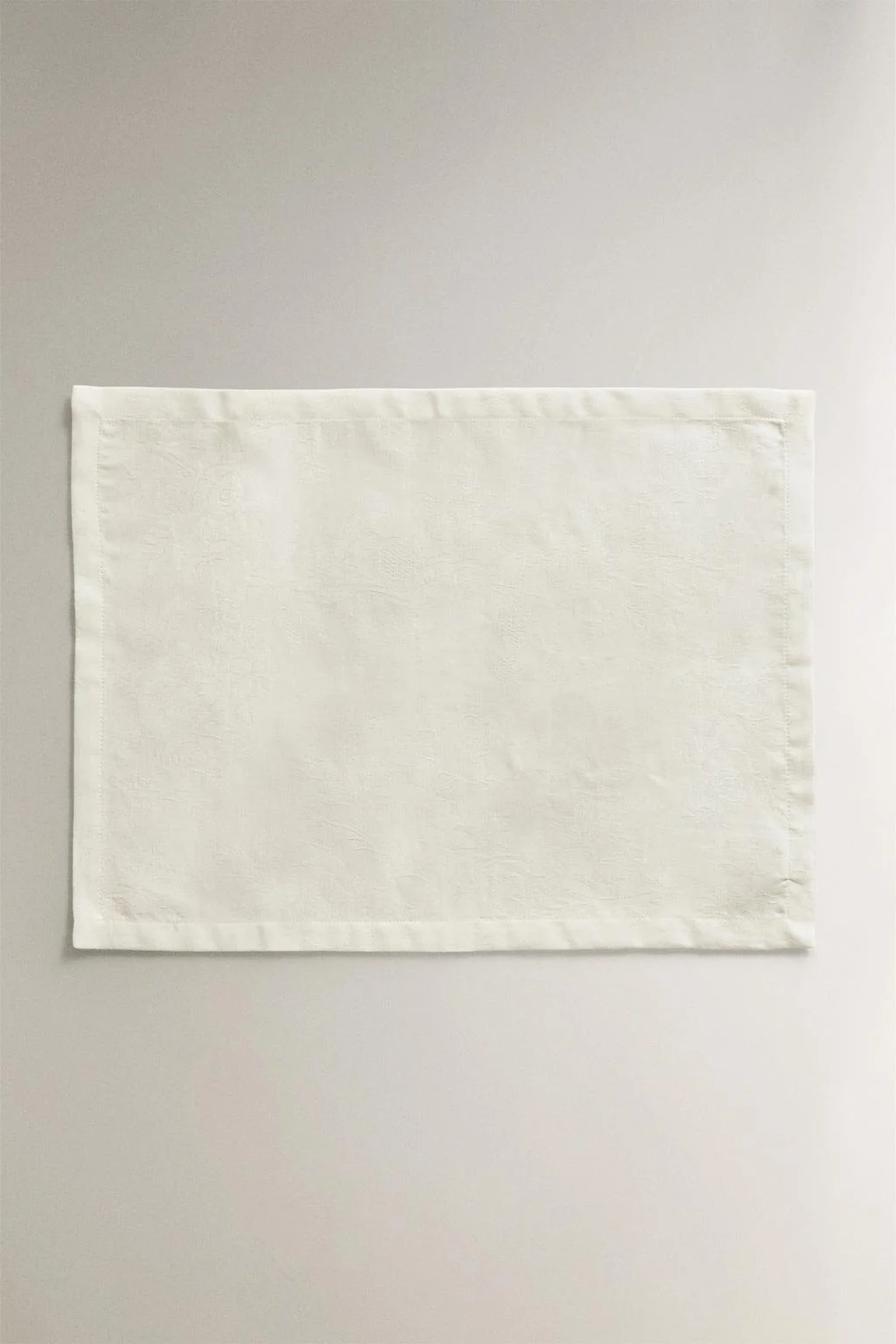 Скатерть с розами в технике жаккард