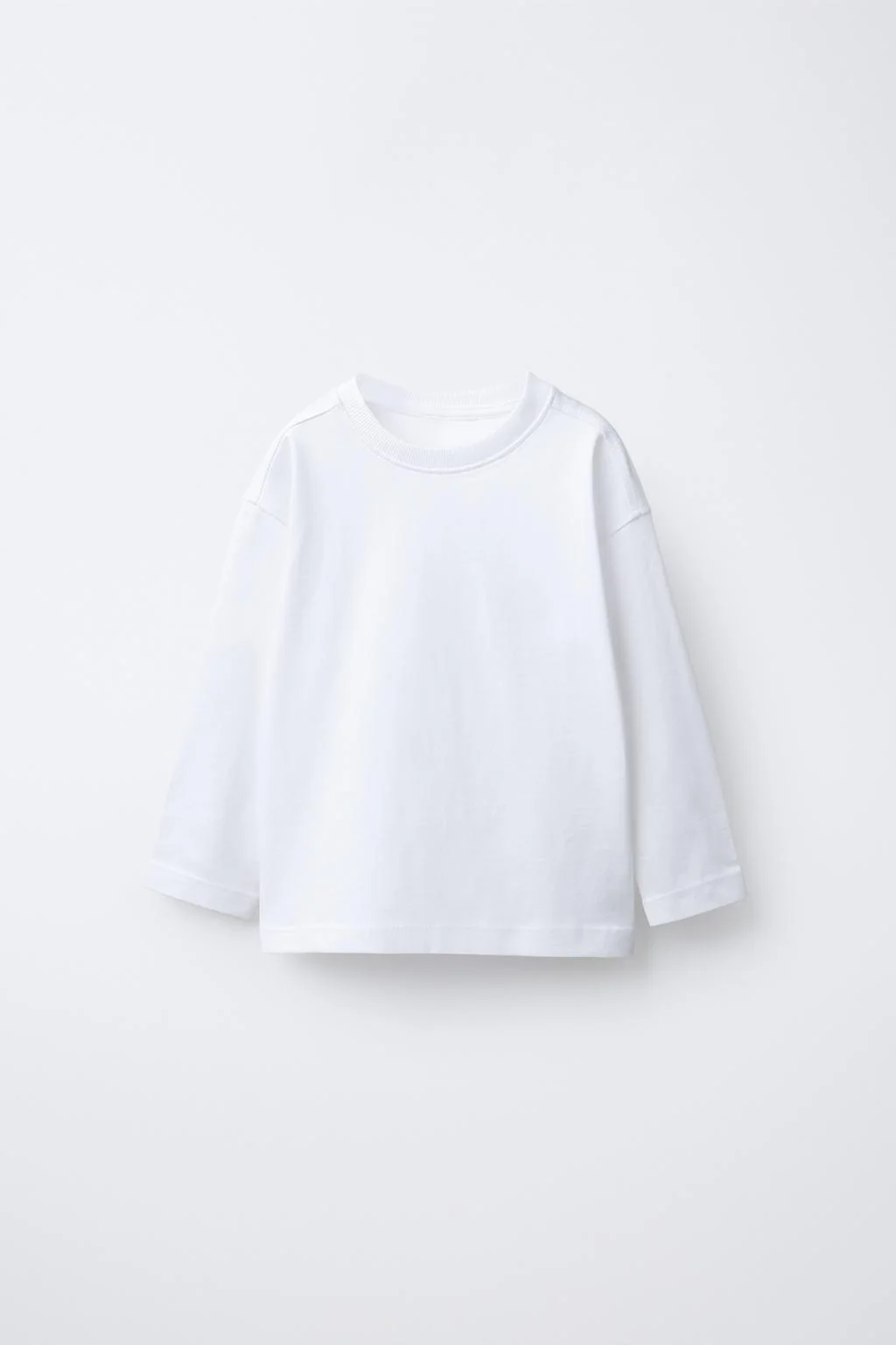 Однотонная футболка средней плотности