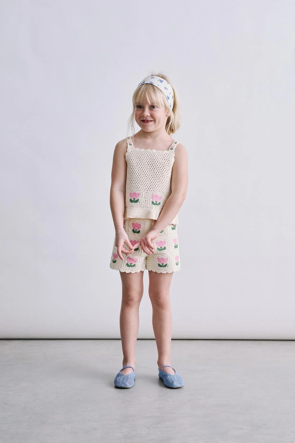 Шорты-бермуды из вязаного крючком цветочного трикотажа — Трикотаж