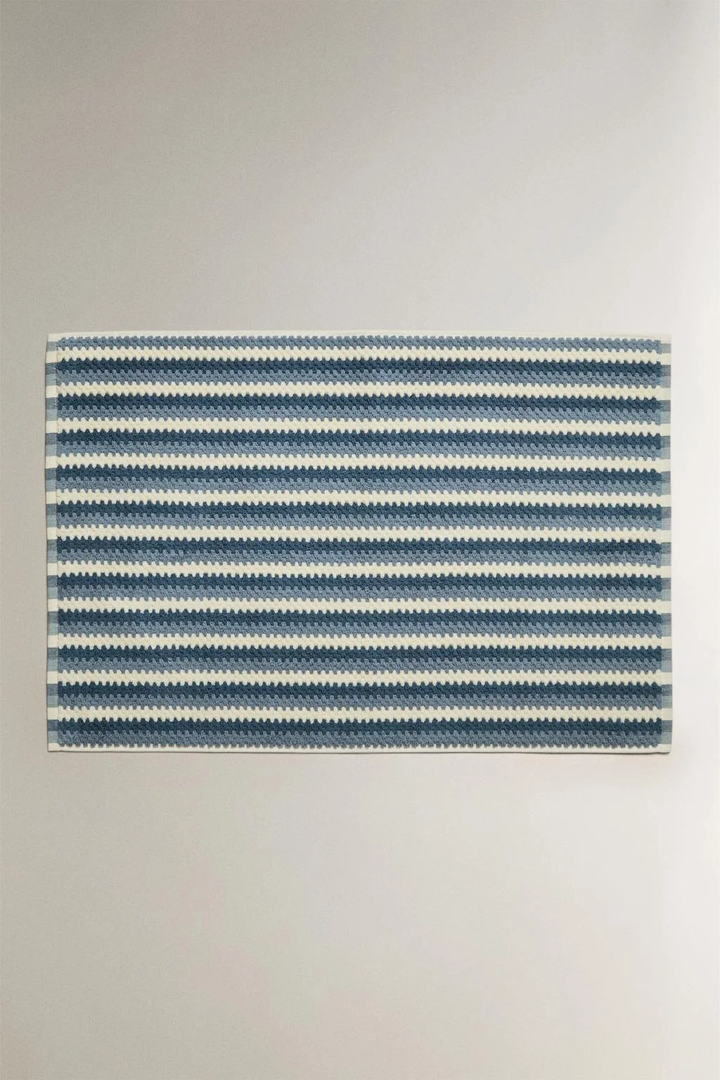 ГЕОМЕТРИЧЕСКИЙ БАТИСТОВЫЙ КОВРИК ДЛЯ ВАННОЙ