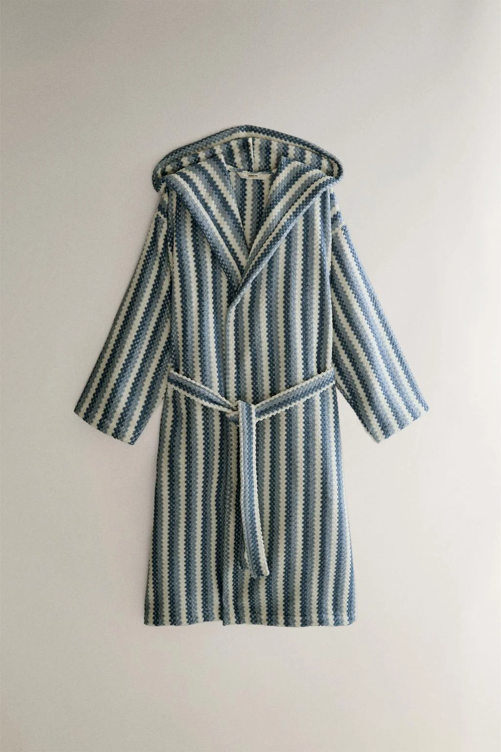 БАТРОБ ПОЛОСКИ ГЕОМЕТРИЧЕСКИЙ ЖАКАРД