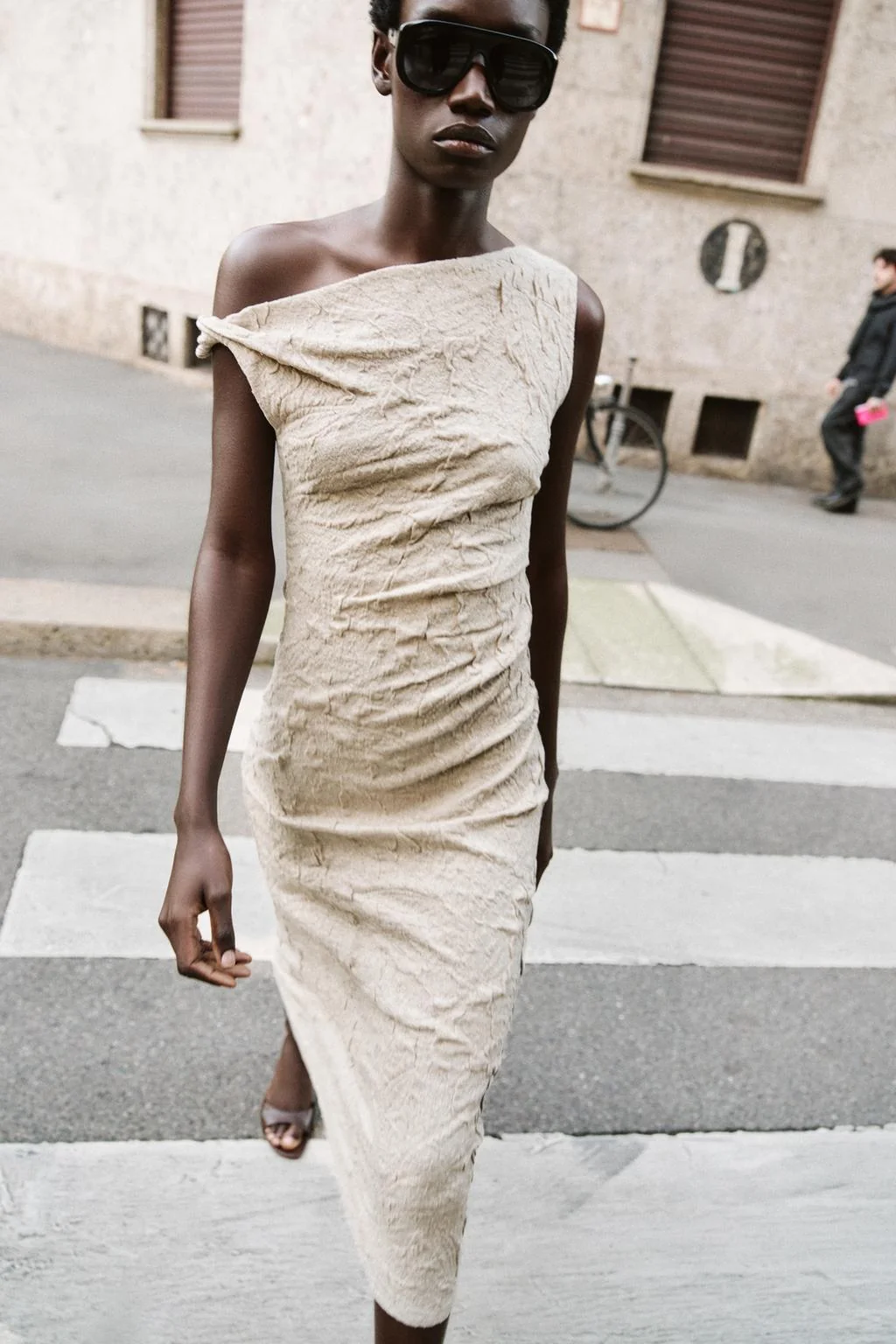 Жаккардовое платье со складками