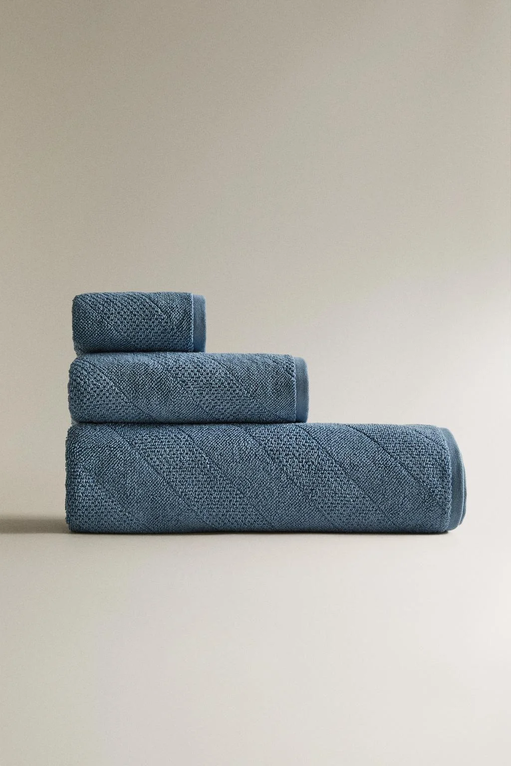 ПОЛОСАТЫЙ БАТИСТОВЫЙ ПОЛОТЕНЦЕ