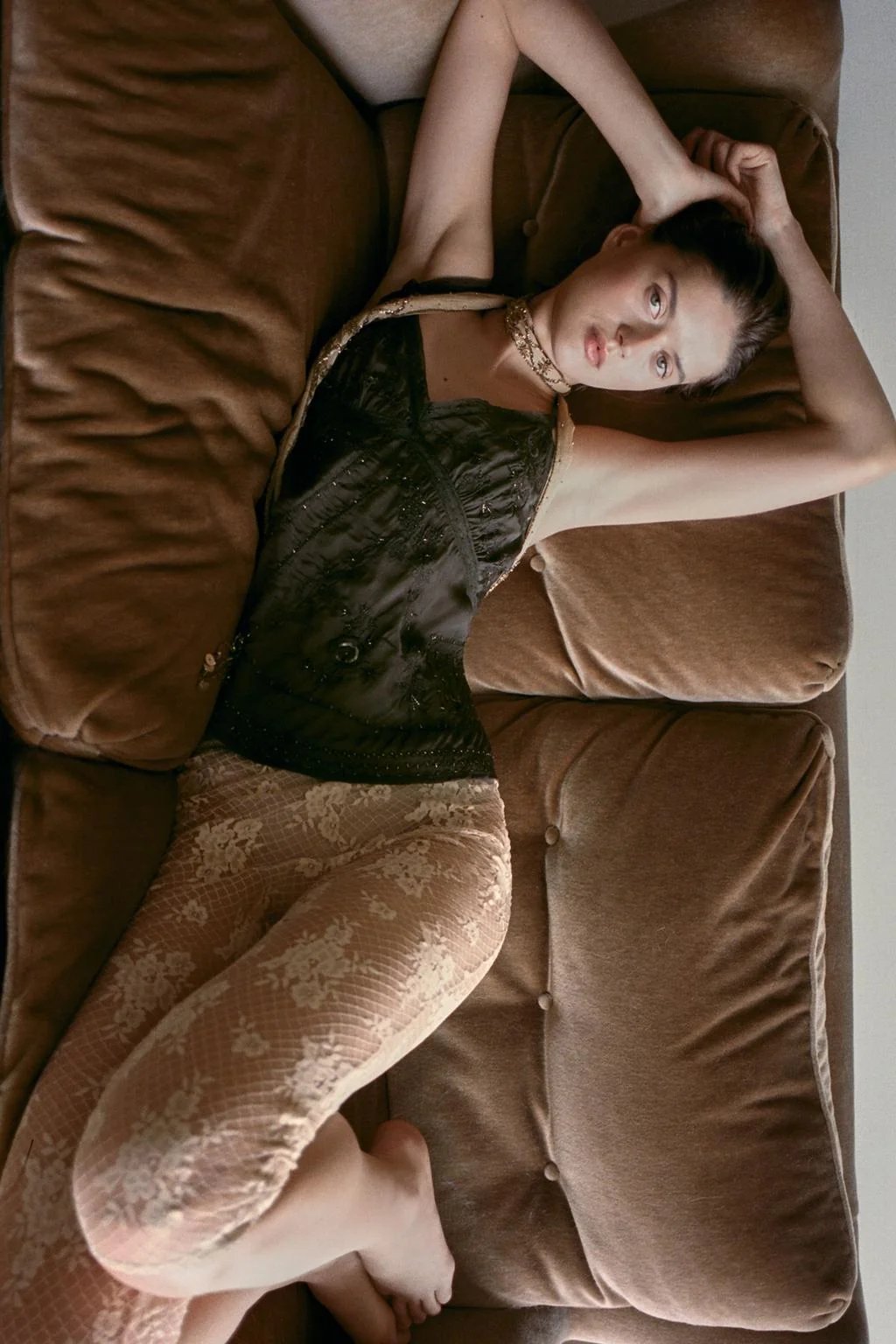 Топ с вышивкой и бисерными лентами