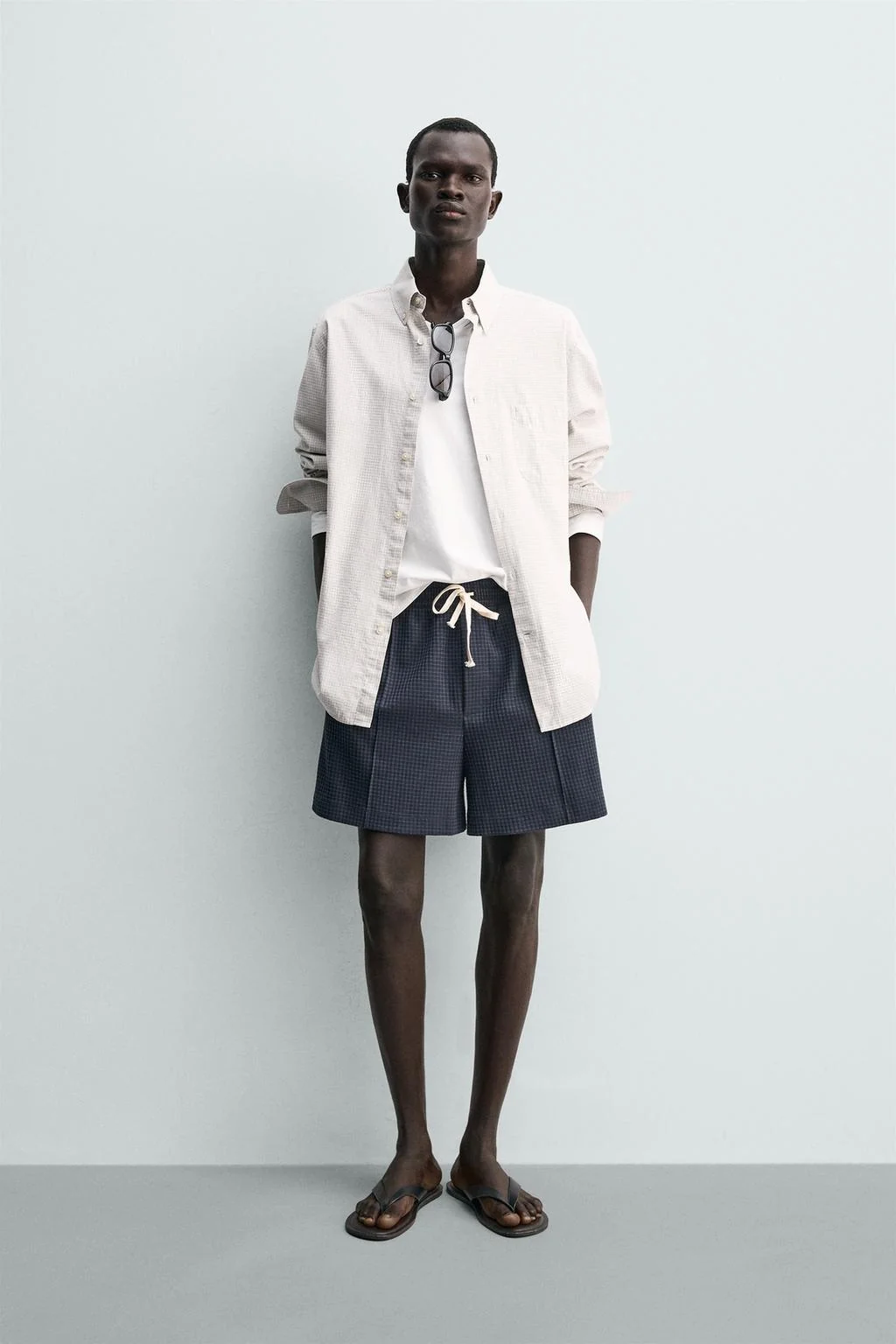 TEXTURED JOGGER BERMUDA SHORTS — Джоггеры