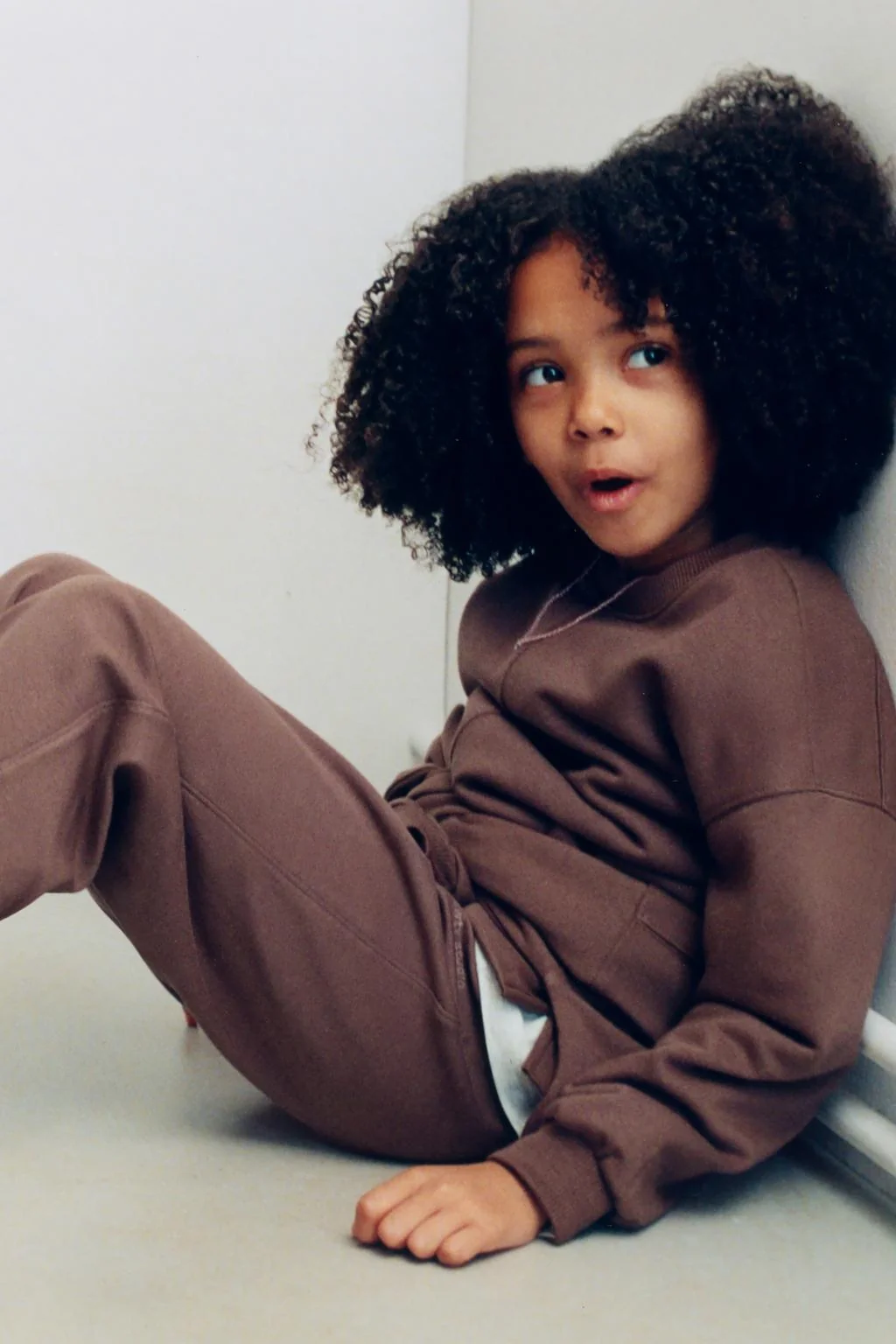 Свитшот с рельефным логотипом