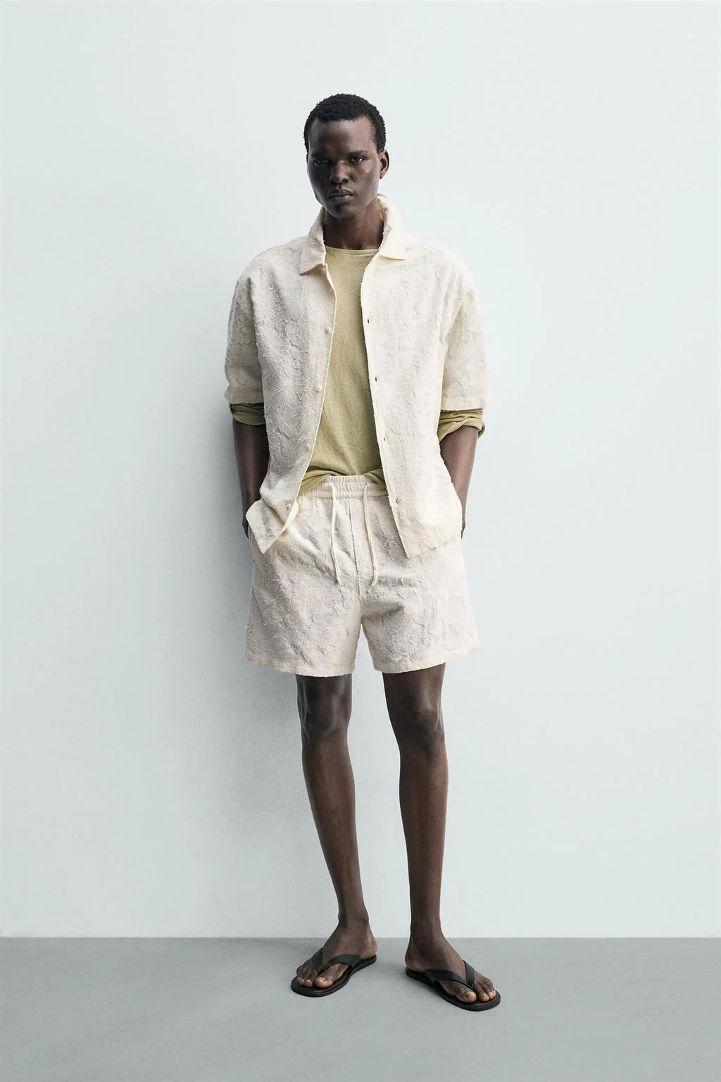 TEXTURED JACQUARD BERMUDA SHORTS