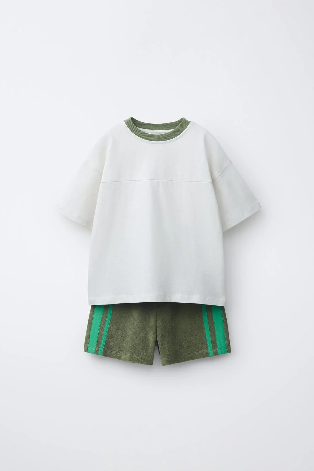 PLAIN T-SHIRT AND TOWELLING BERMUDA SHORTS JOGGING SET