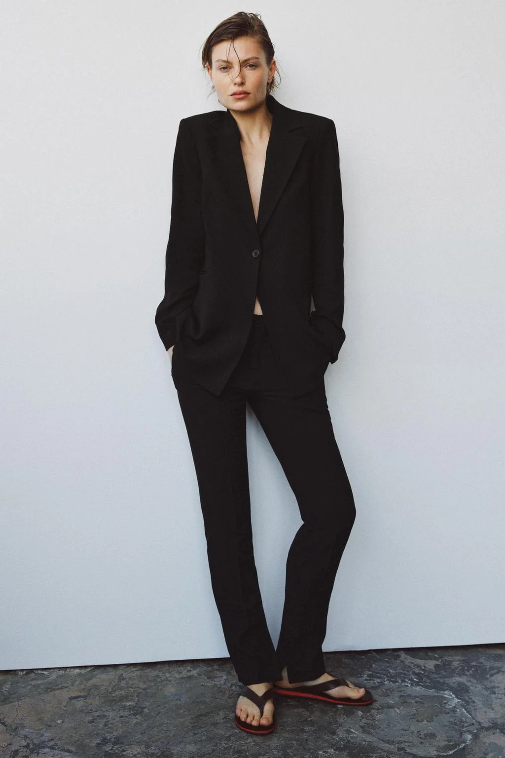 FLAT LEATHER SANDALS