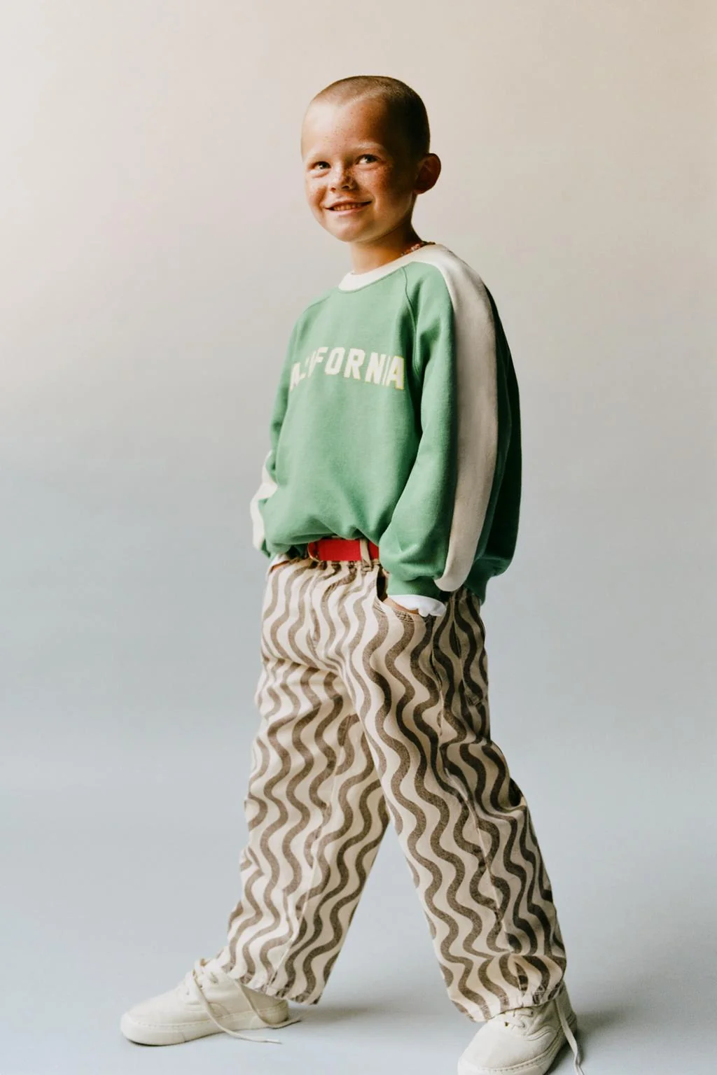 Джинсы с геометрическим принтом — Брюки