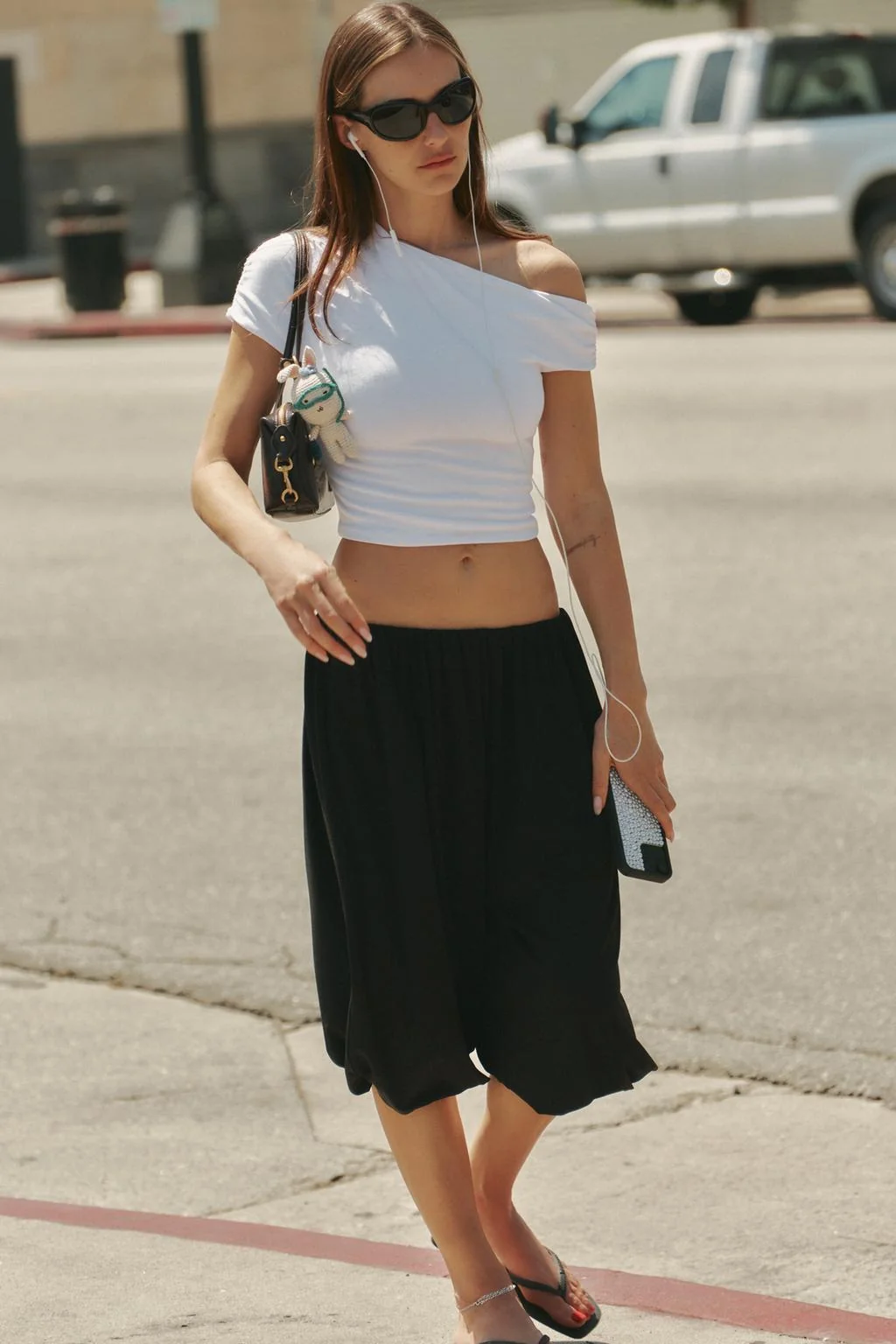 LOOSE-FITTING BALLOON BERMUDA SHORTS