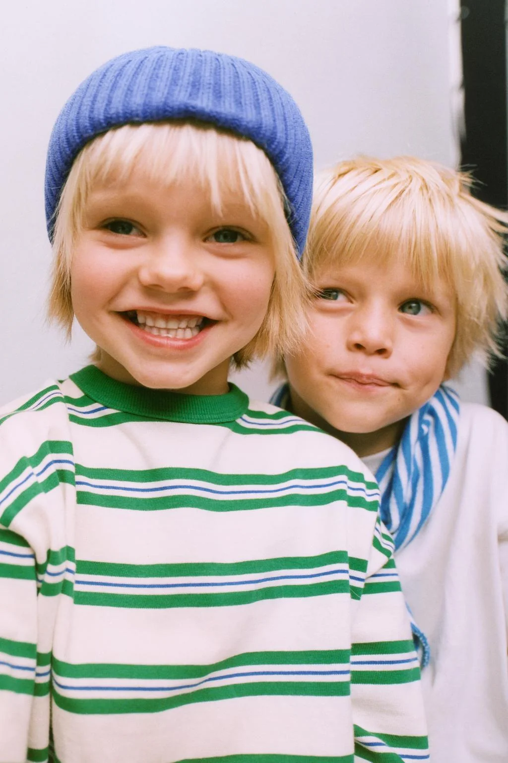 Футболка с вышивкой в полоску