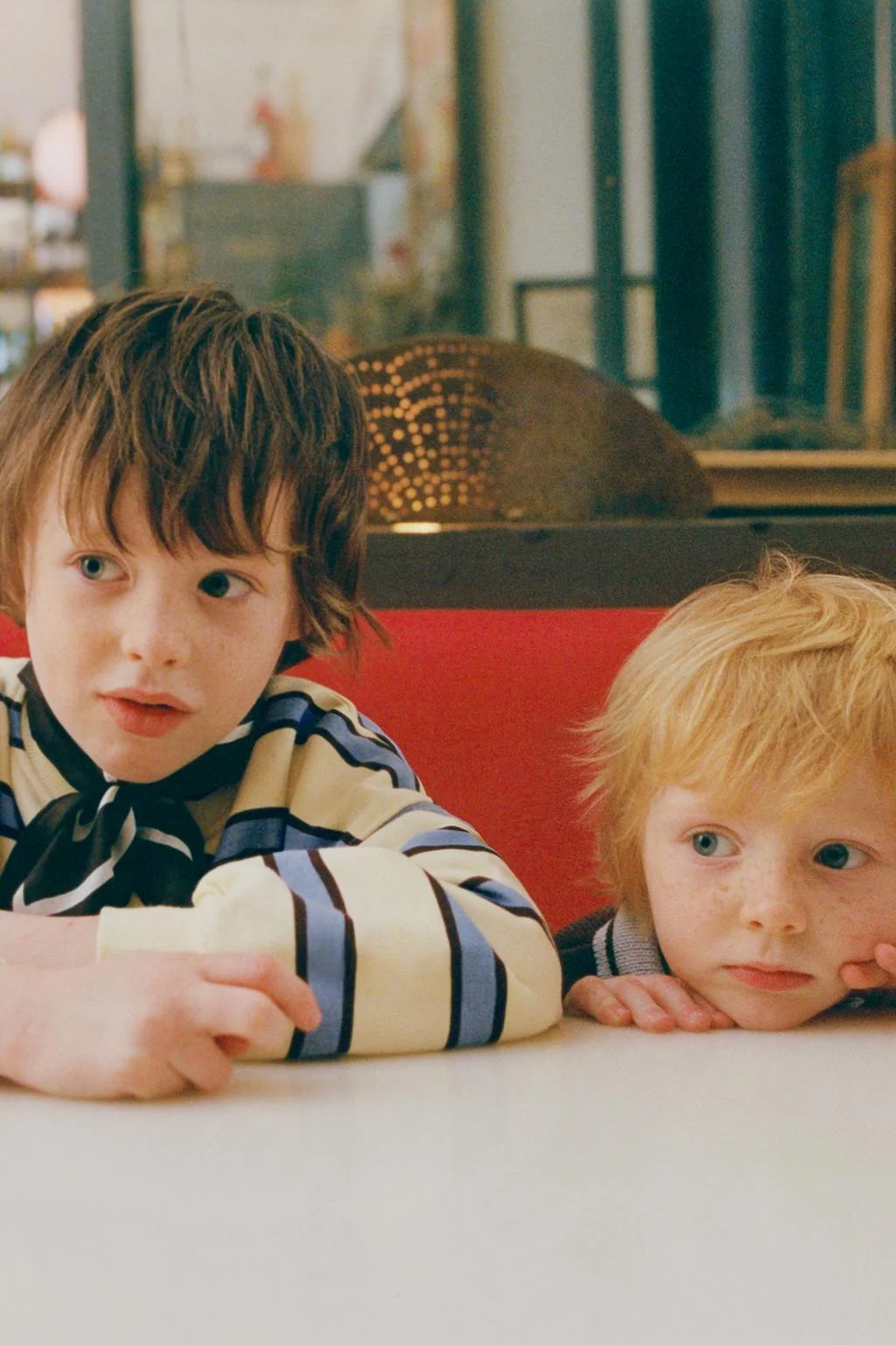 Свитшот в полоску с принтом