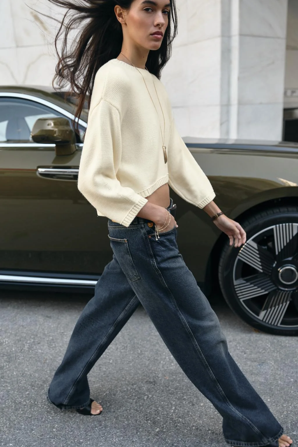 Короткий трикотажный свитер