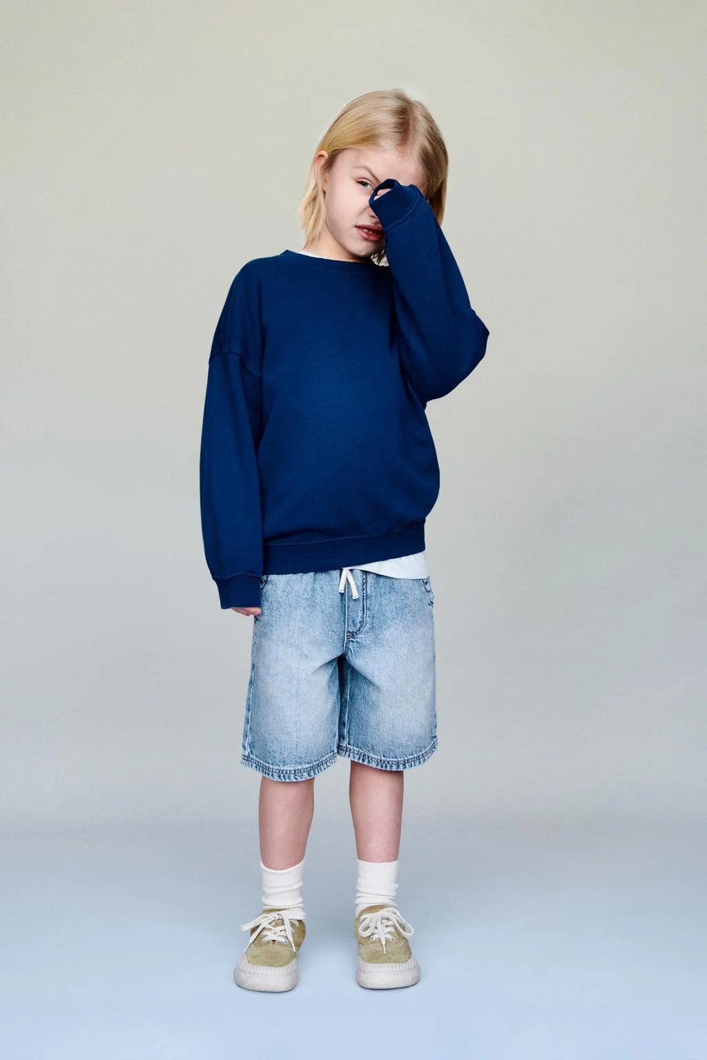 Джинсовые шорты-бермуды с этикеткой