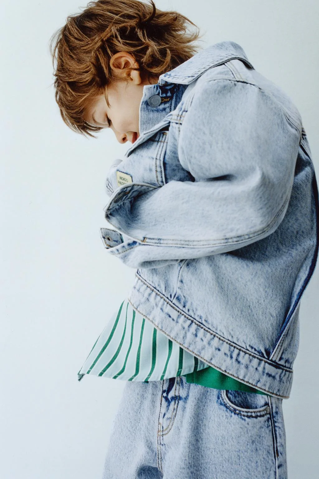 Джинсовая куртка с ярлыком — ДЖИНСА