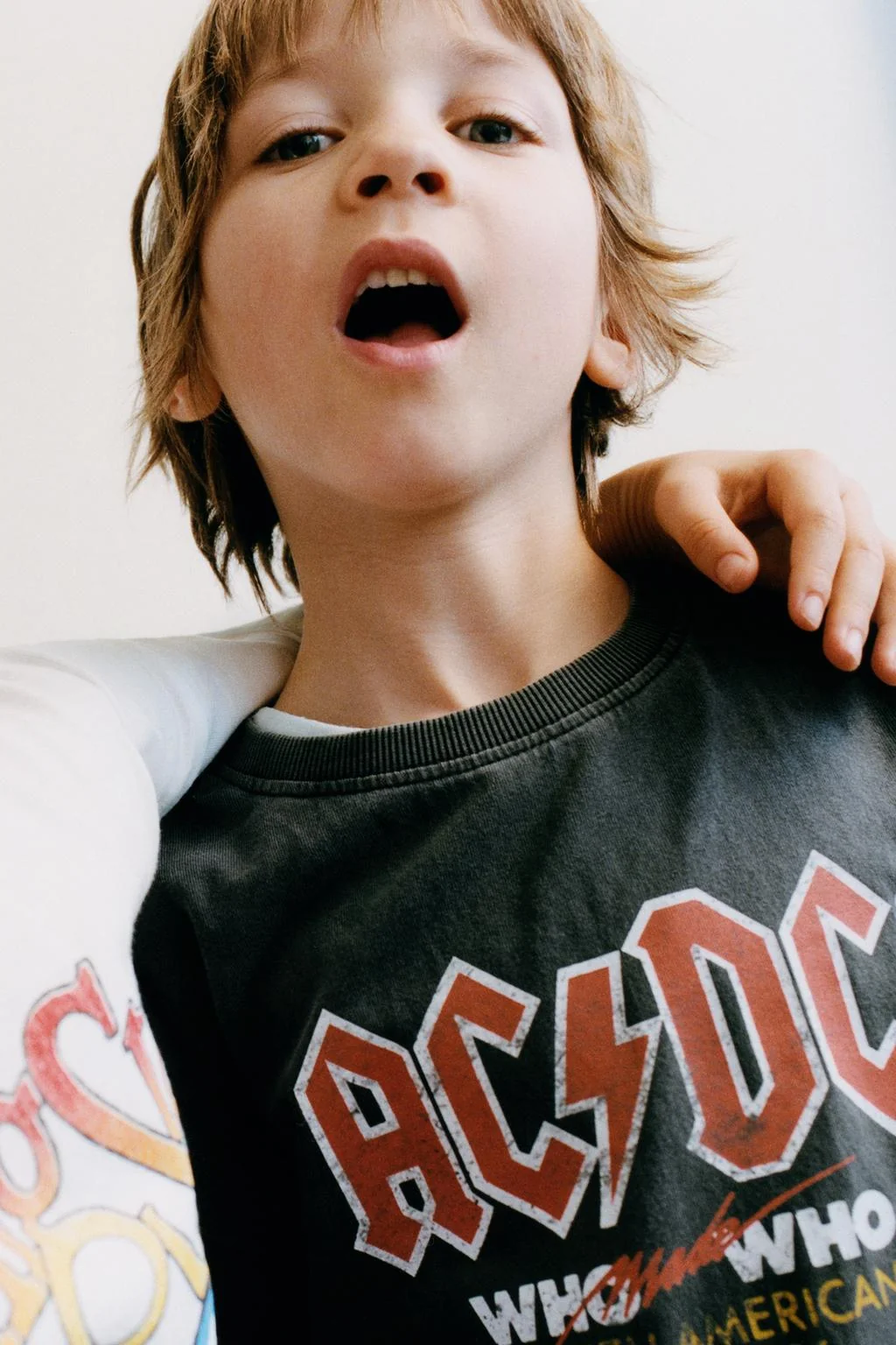 Футболка АС/ДС ©, окраска готового изделия