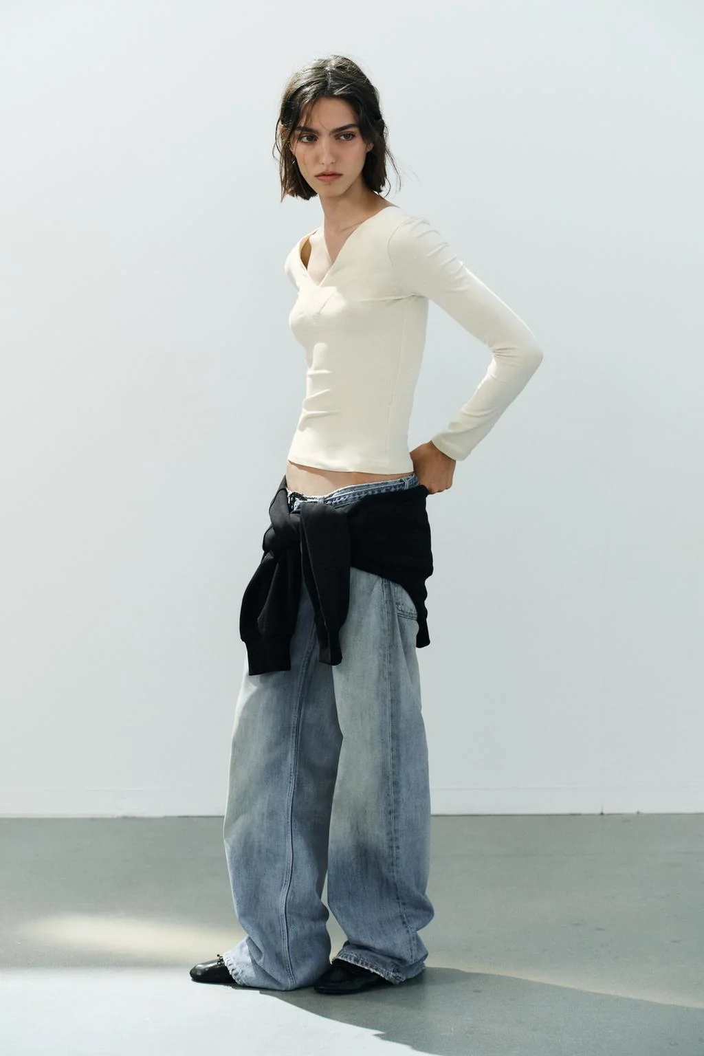 Футболка с v-образным вырезом