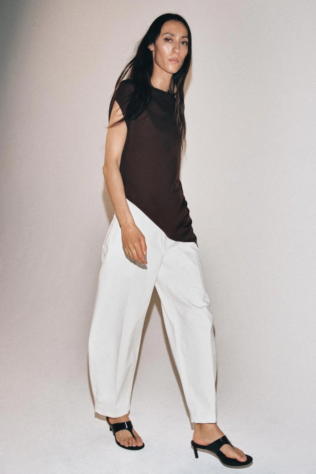 Асимметричный трикотажный свитер