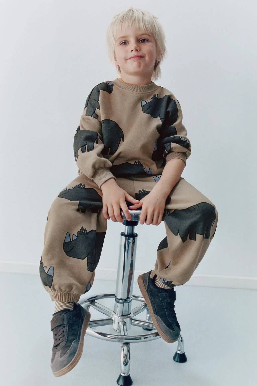 Набор: свитшот с носорогом и джоггеры — Джоггеры