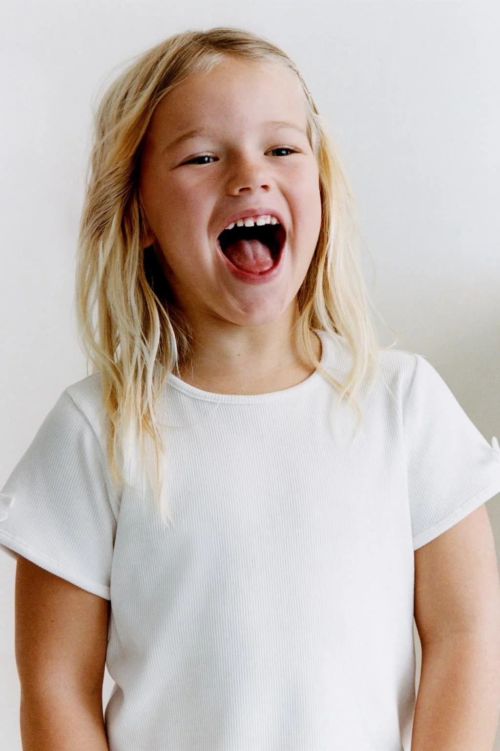 Футболка в рубчик с полосками и бантиками — 1,5-6 ЛЕТ | ДЕВОЧКА