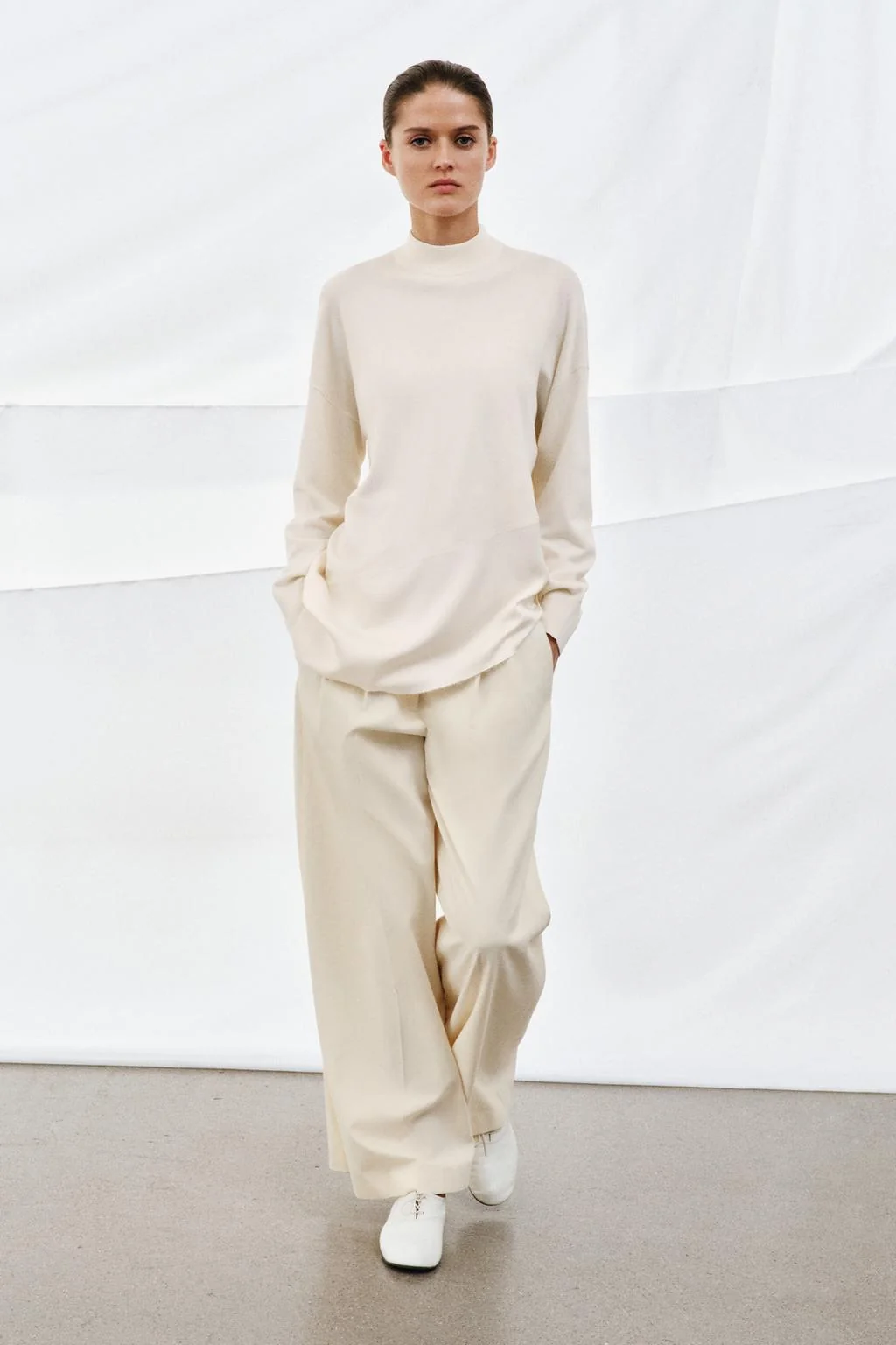 Асимметричный комбинированный трикотажный свитер