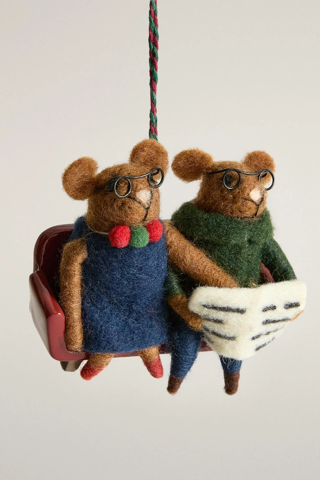 Елочная игрушка Christmas Mice Couch