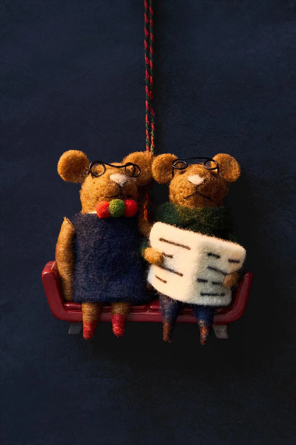 Елочная игрушка Christmas Mice Couch