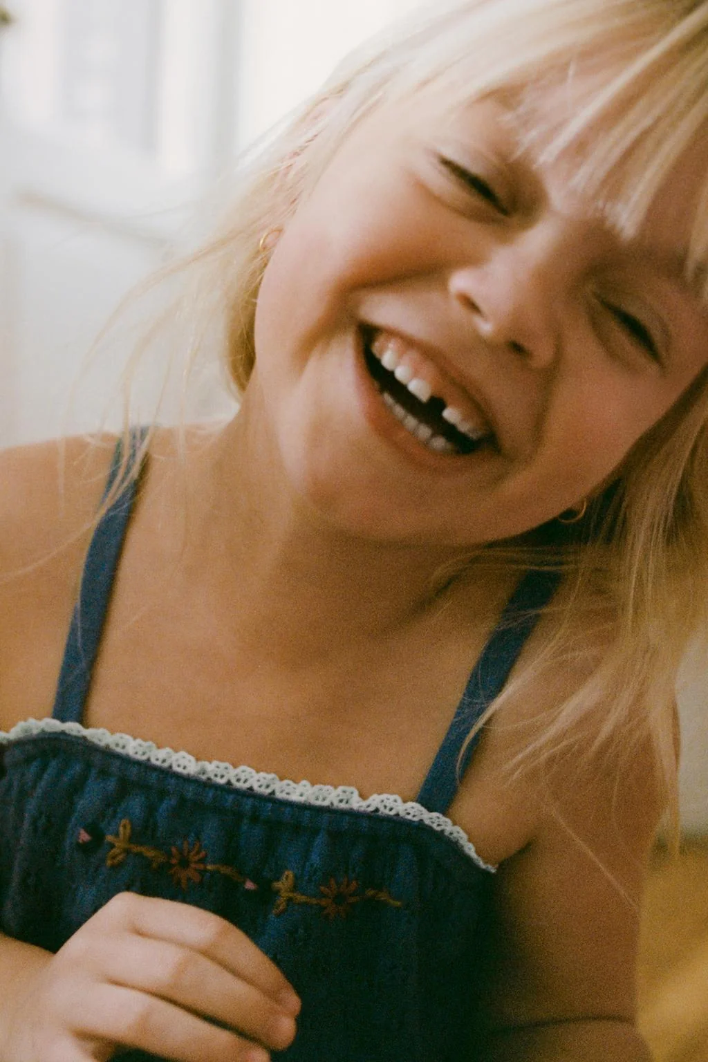 Трикотажный топ с вышивкой цветов и кружевной отделкой — Трикотаж