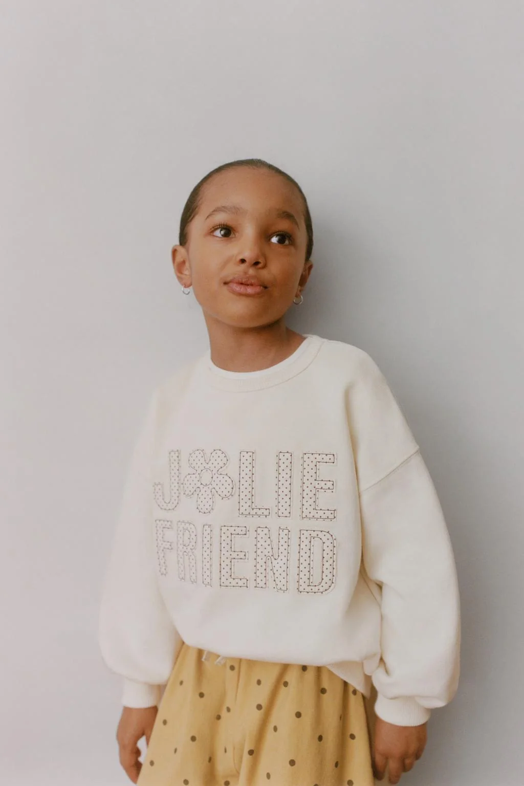 Свитшот с принтом слогана и горошек