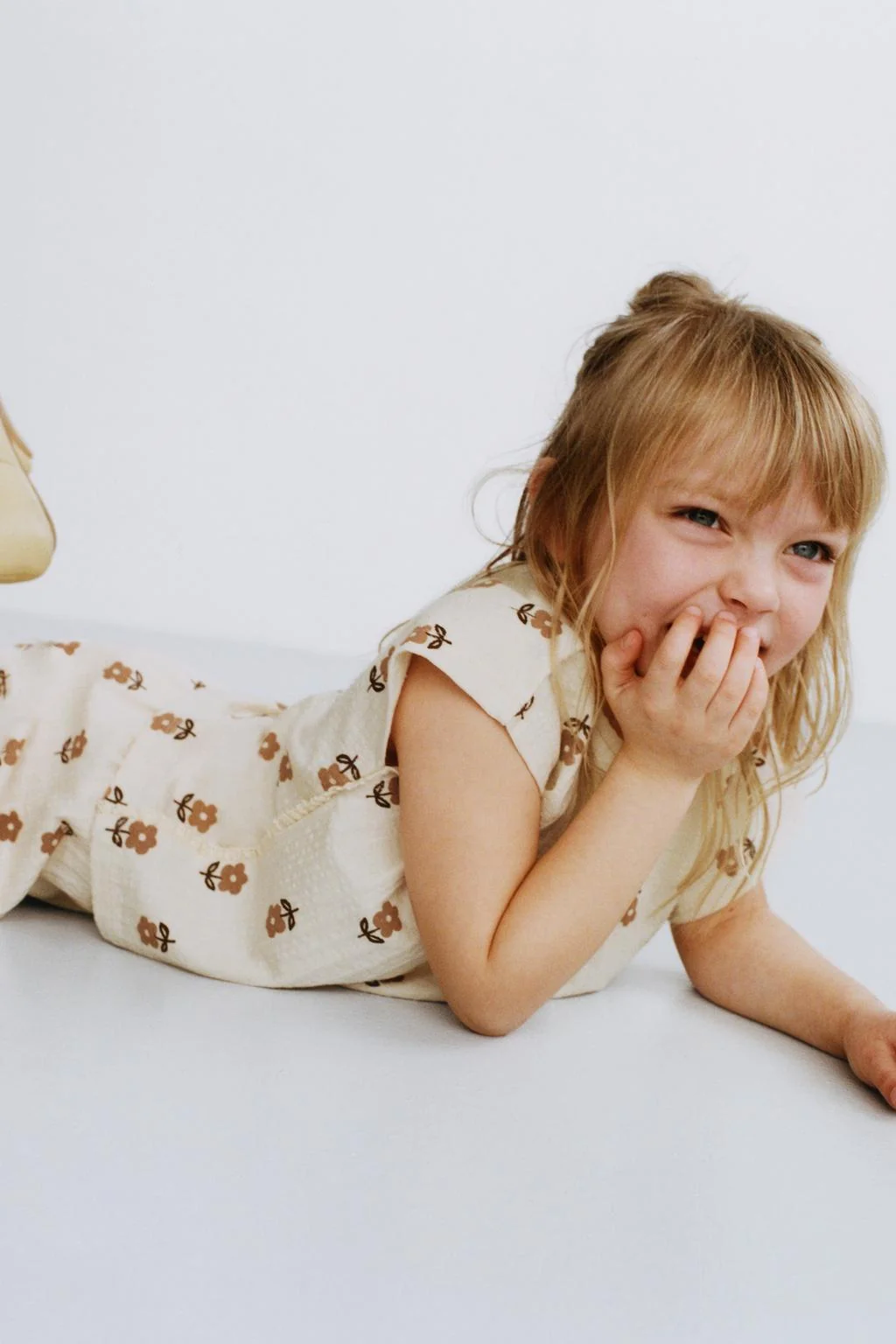 Джоггеры с цветочным кружевом