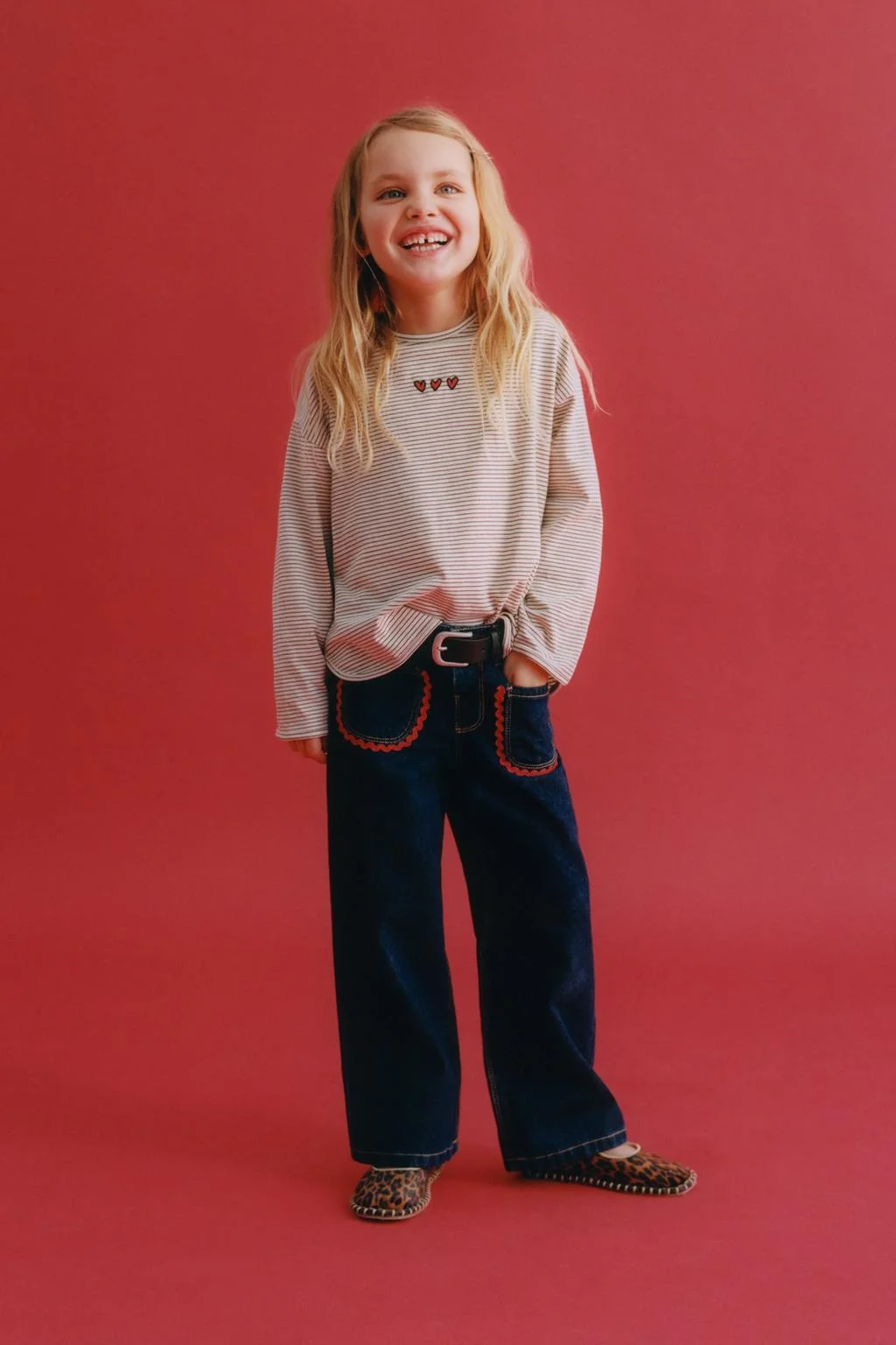 Полосатая футболка с вышивкой сердечек