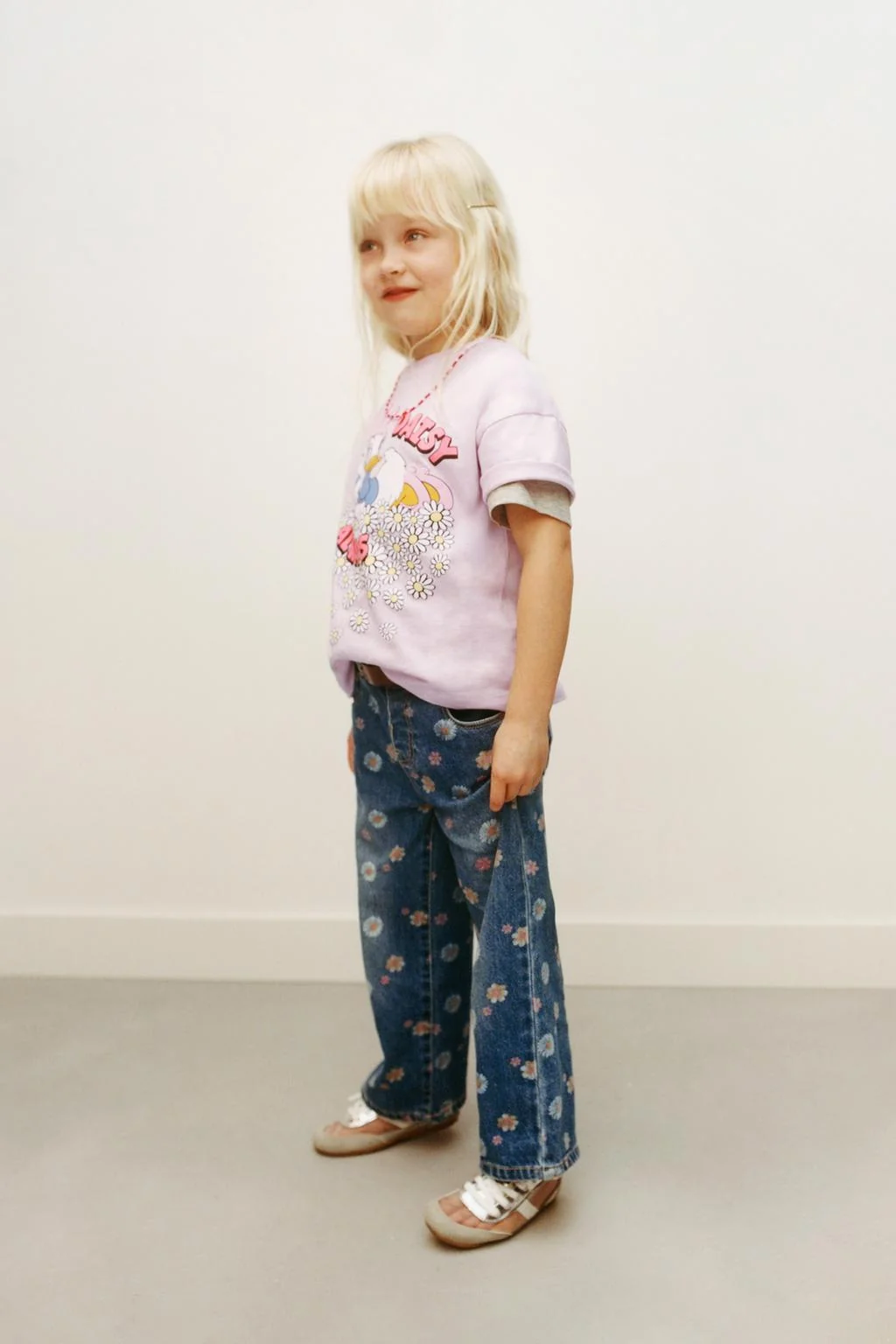 Цветочные джинсы-кулоты — Трендовые фасоны