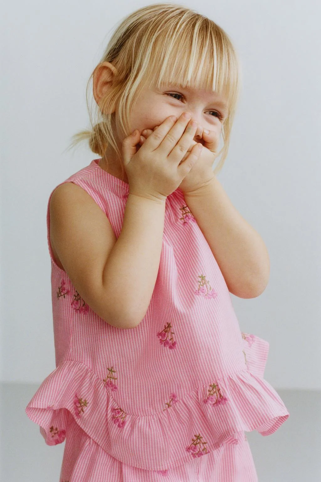 Полосатый топ с цветочной вышивкой