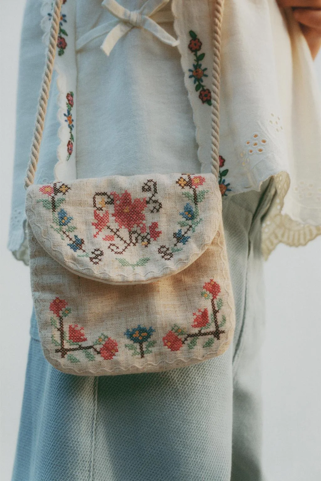 Вышитая сумка через плечо