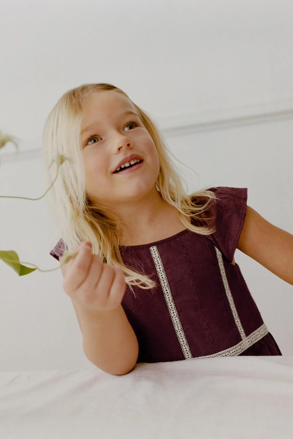 Платье с кружевной отделкой