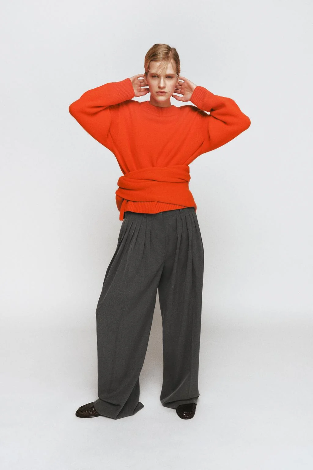 Свитер из 100% шерсти с накладными плечами