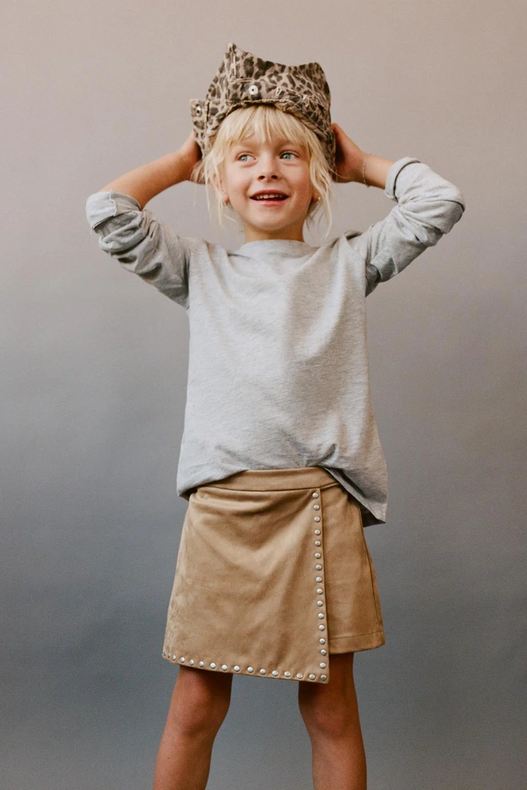 Шорты-бермуды-юбка из искусственной замши с заклёпками — Шорты-шорты