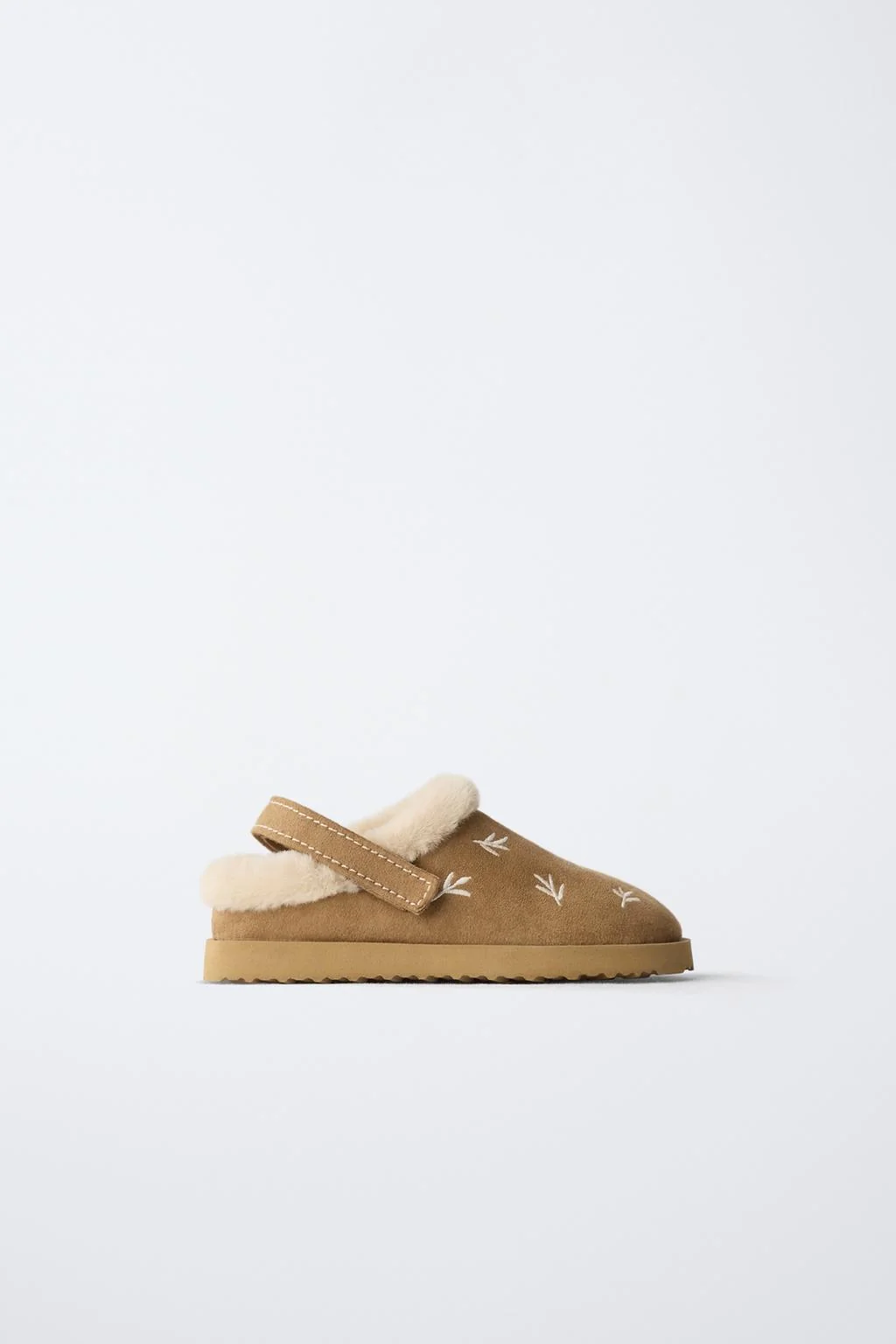 Сабо с вышивкой из искусственного меха